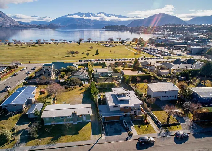 Town Centre, Guest Wanaka